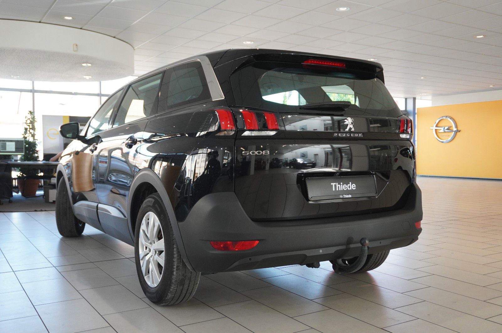 Fahrzeugabbildung Peugeot 5008 1.2T ACTIVE PACK 7-SITZ NAVI/LED/KAMERA/DAB