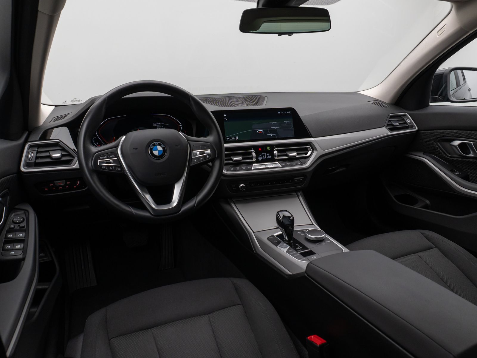 Fahrzeugabbildung BMW 320d DAB CockPitPr Lordos PDC Geschwindigkeitsre