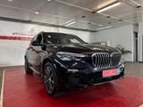 BMW X5 xDrive 40 i M Sport/LED/KAMERA/AHK - BMW X5 mit Benzin-Antrieb