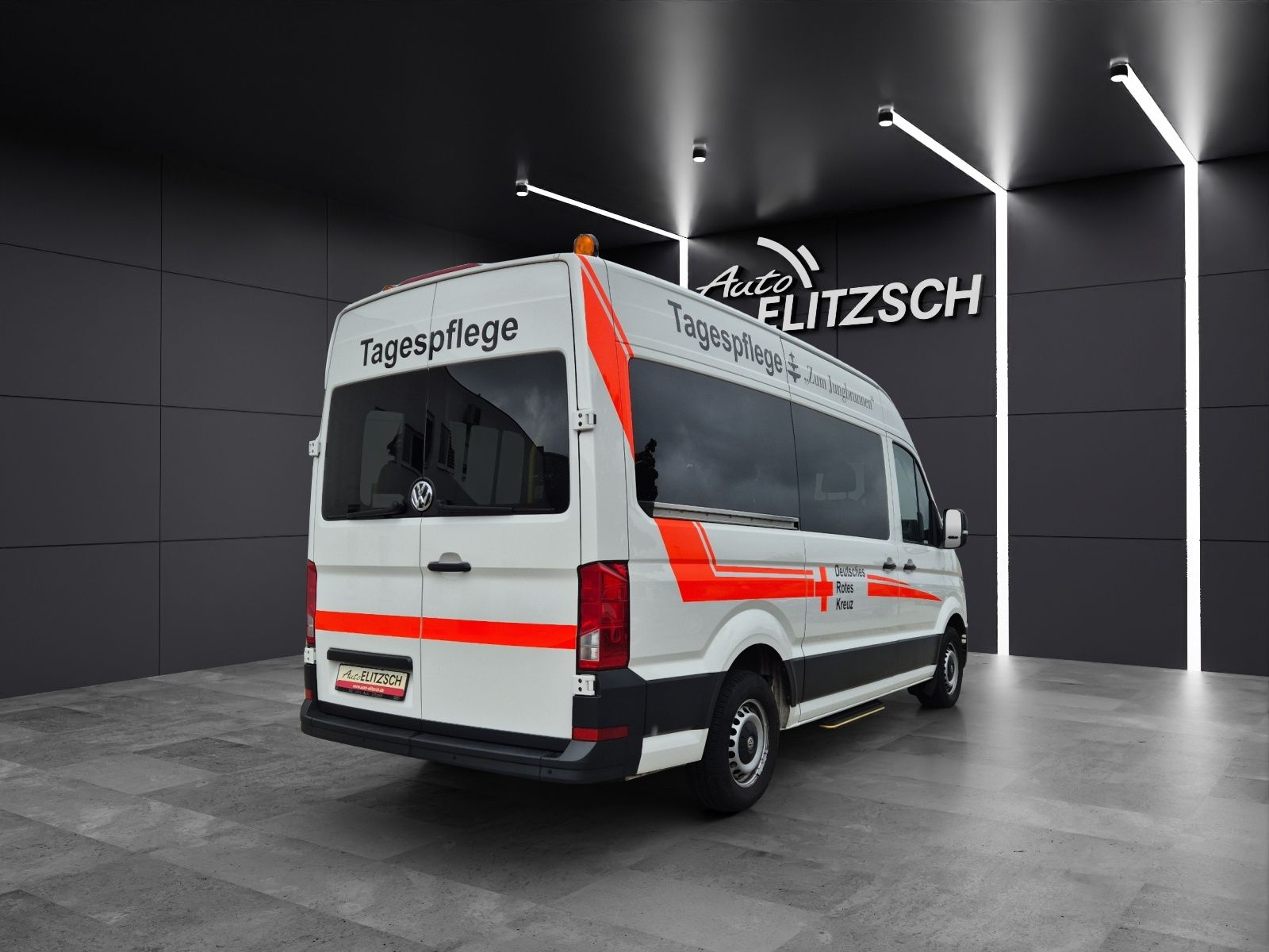 Fahrzeugabbildung Volkswagen Crafter 35 MR HD 4Mo 9-Si Rollstuhllift Trittstu