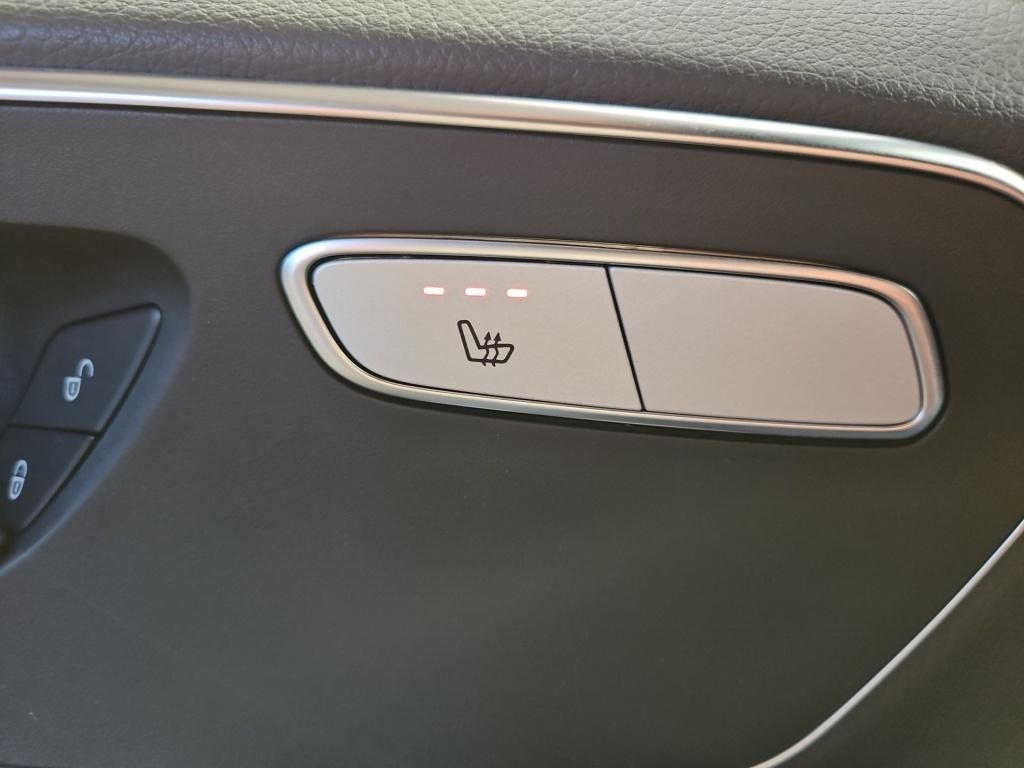 Fahrzeugabbildung Mercedes-Benz V 300 AVG lang 4x4 7 Sitze AHK STHZ DISTRONIC AR