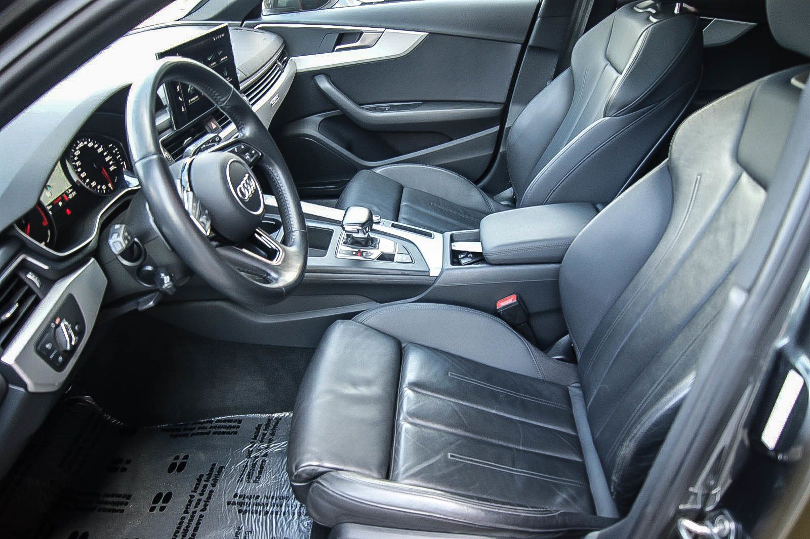 Fahrzeugabbildung Audi A4 Avant 45 TDI quattro S line PANORAMA KAMERA L