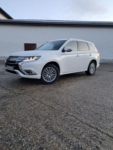 Mitsubishi Outlander PHEV Plus 4WD Allrad Standheizung Auto