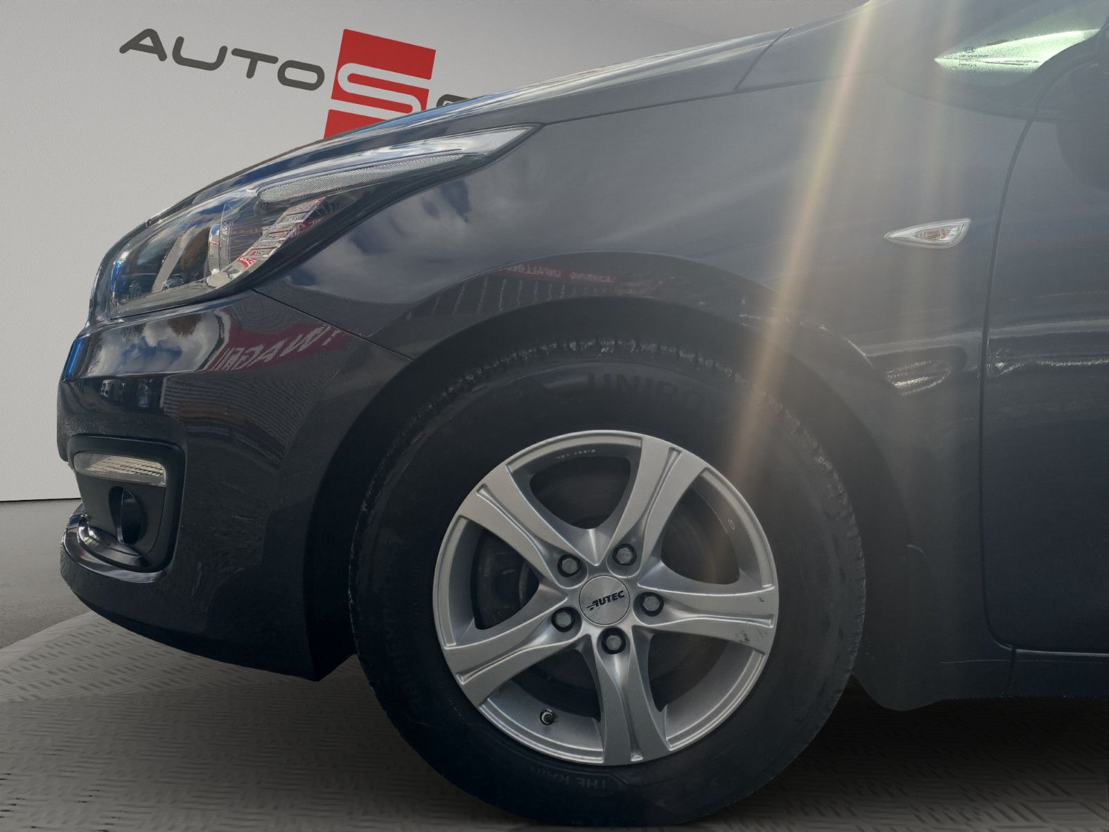 Fahrzeugabbildung Kia Cee'd Lenkradheizung/ NAVI/ RÜCKFAHRKAMERA