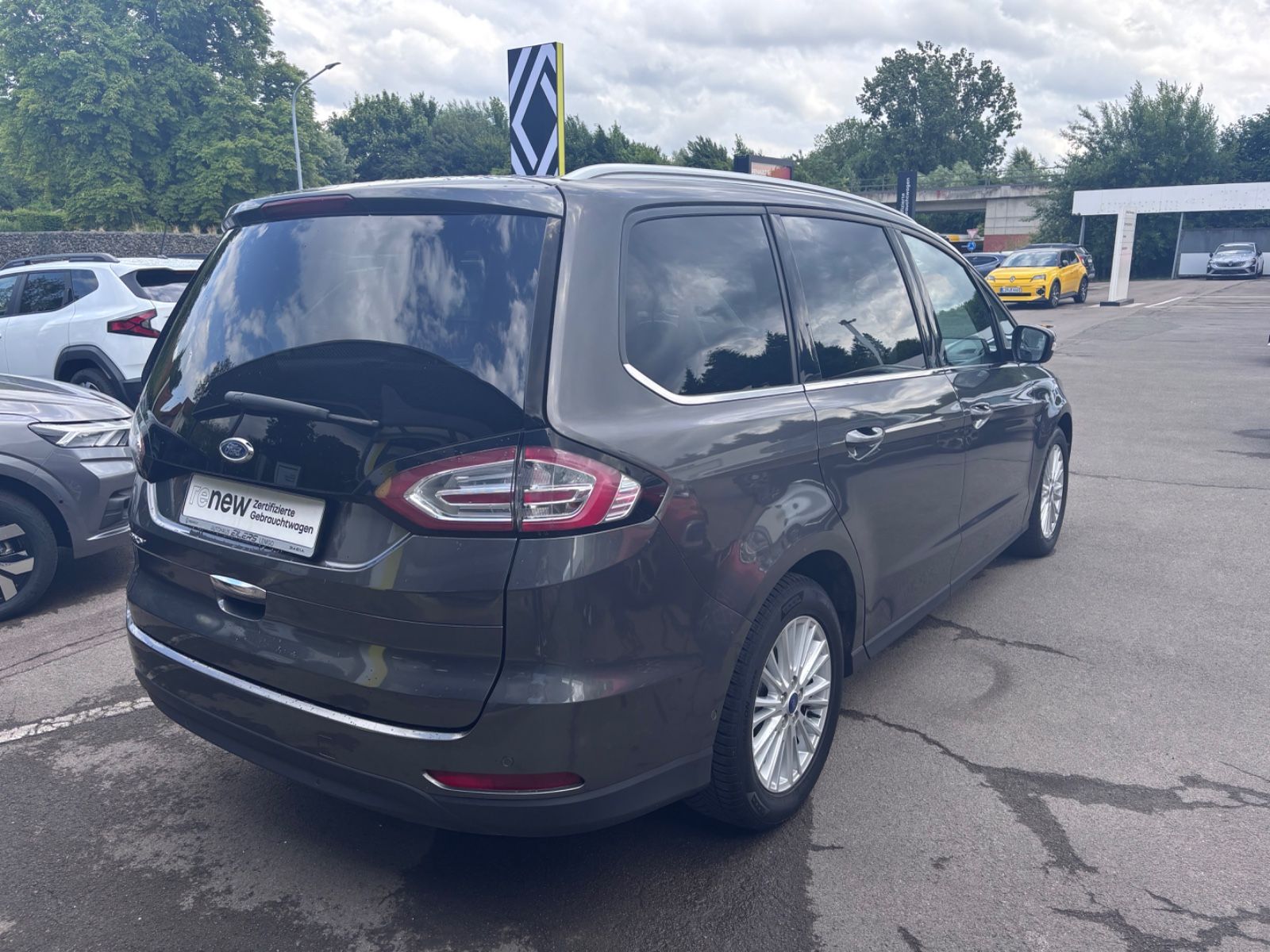 Fahrzeugabbildung Ford Galaxy Titanium 7-Sitzer Automatik