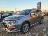 Mitsubishi Outlander 2.4 PHEV Plug-in Hybrid Plus Spirit 4  - graue Mitsubishi Plug-in Hybrid Outlander