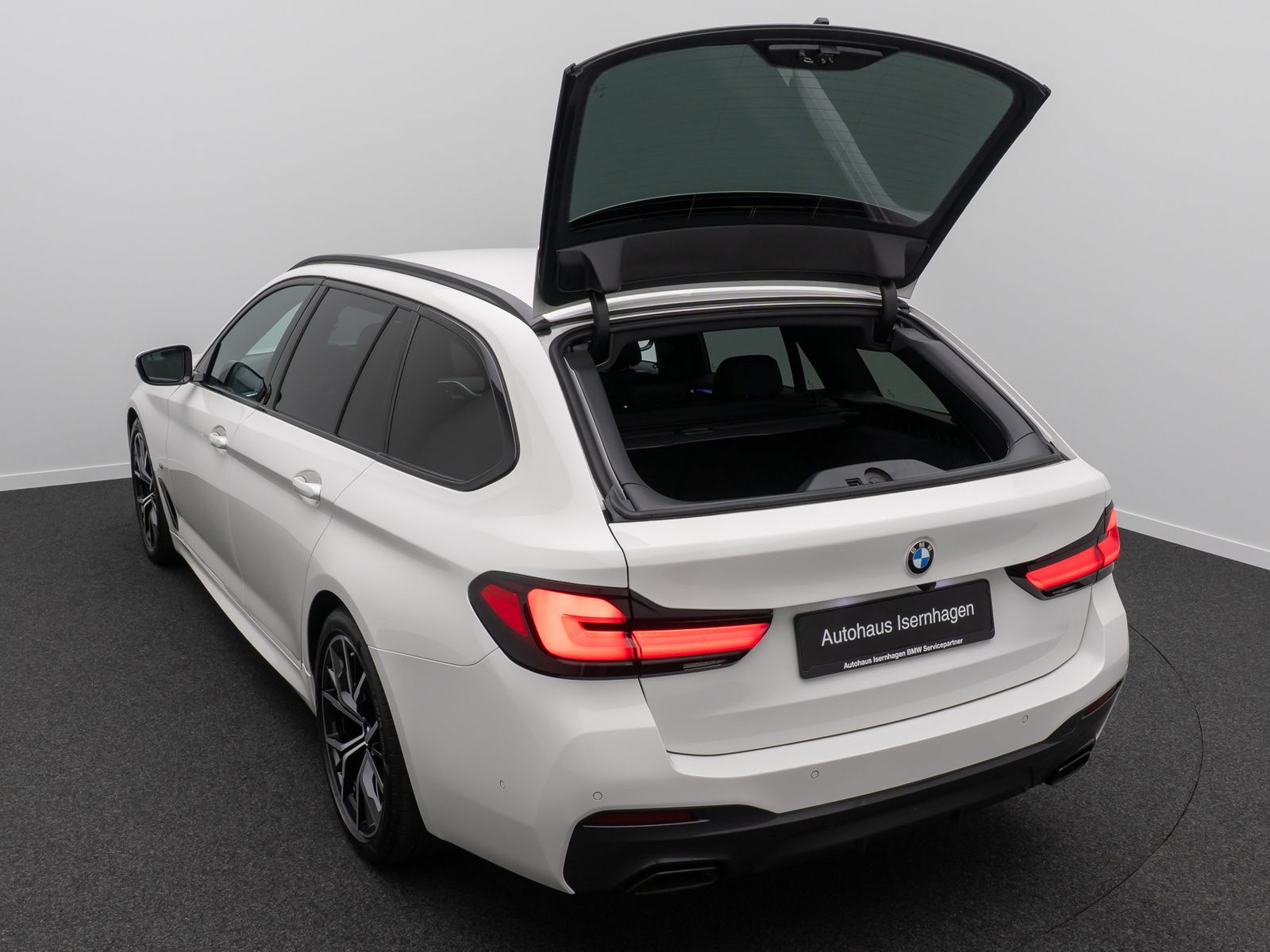 Fahrzeugabbildung BMW 530d xD M Sport DAB Kamera HUD Laser 4*Klima 19"