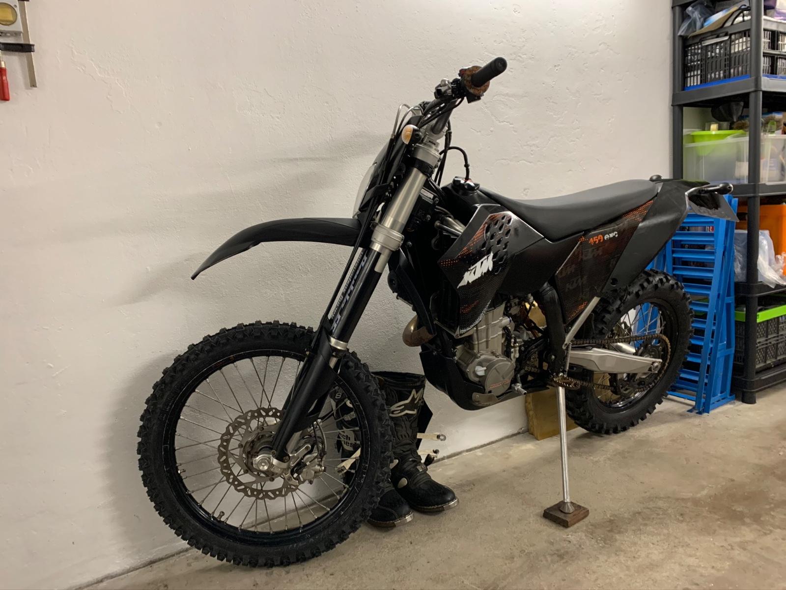KTM EXC 2009 — rear view