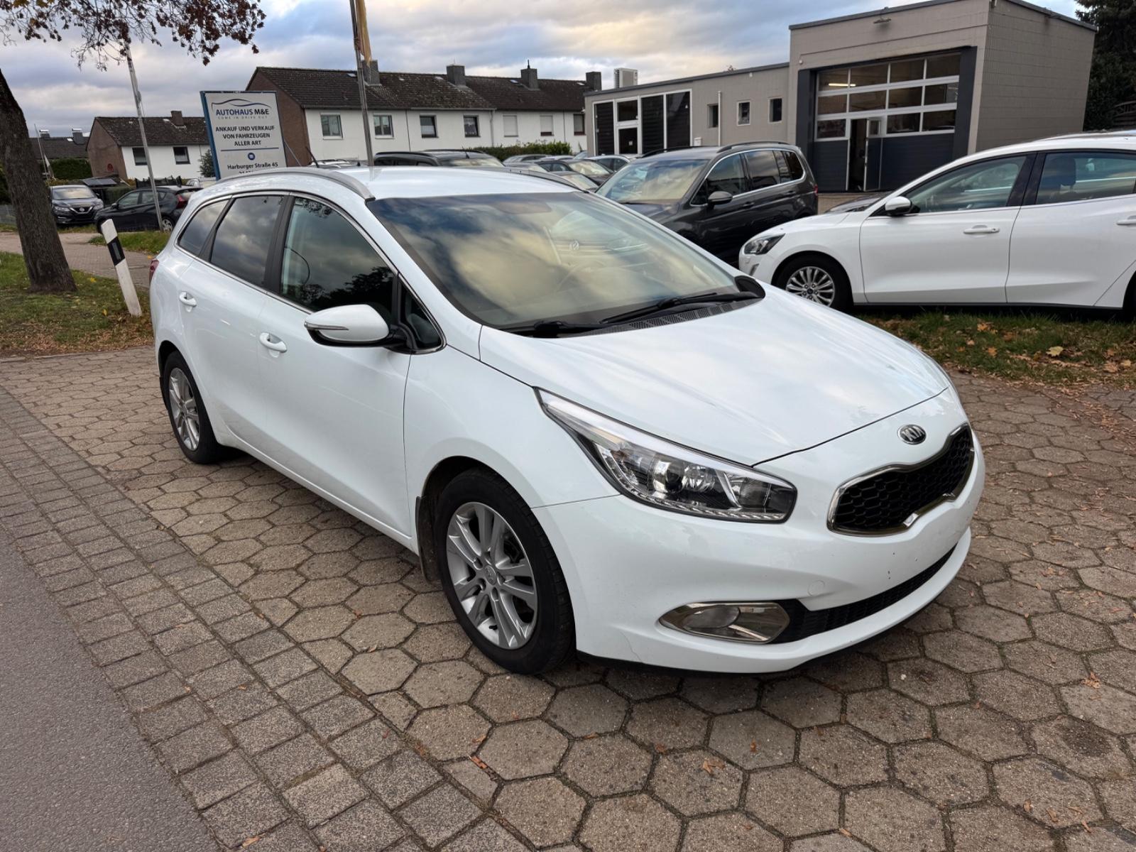 Kia cee'd 2012 — interior