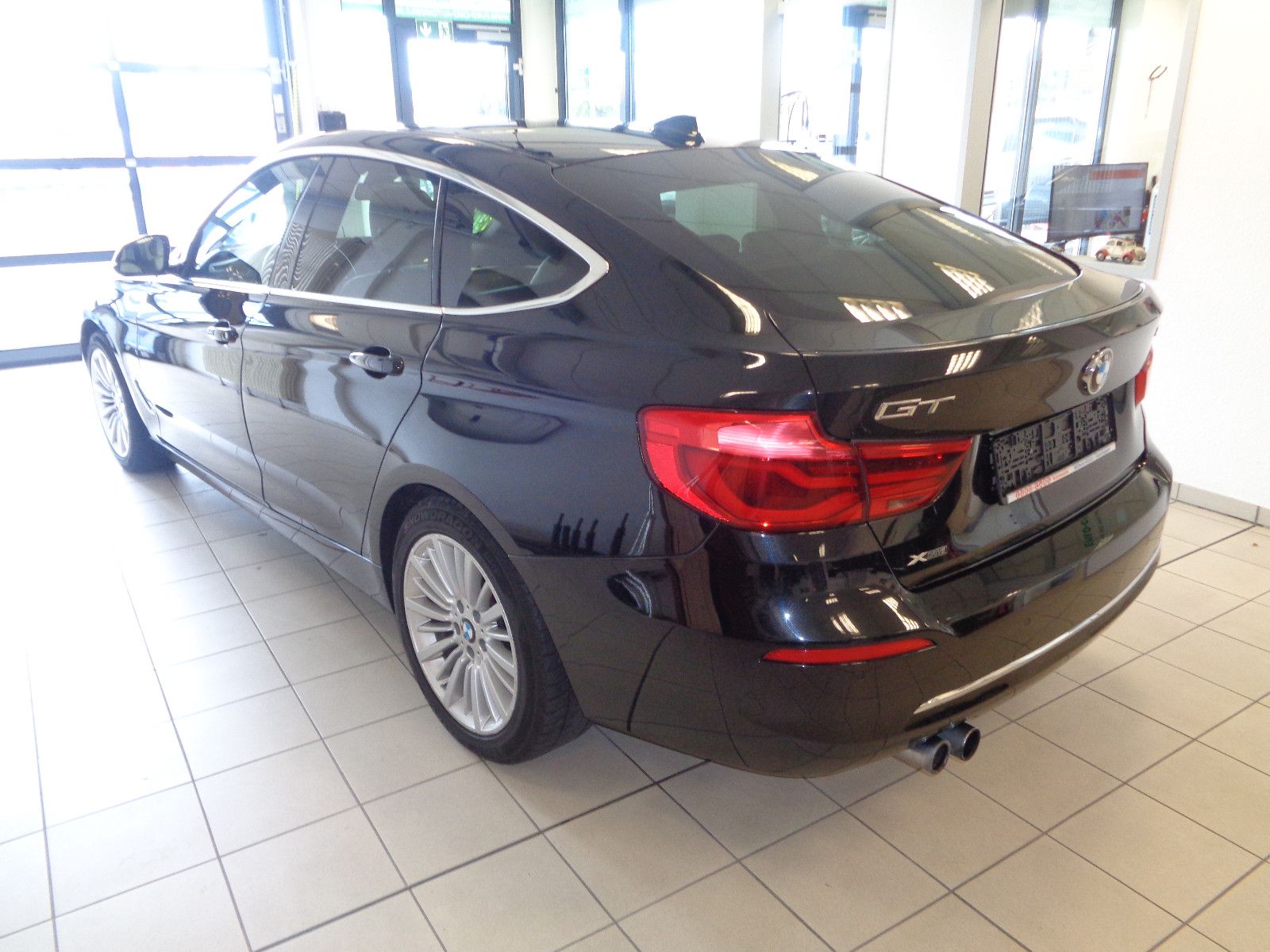 Fahrzeugabbildung BMW 330 Gran Turismo xDrive Luxury Line / NAVI / LED