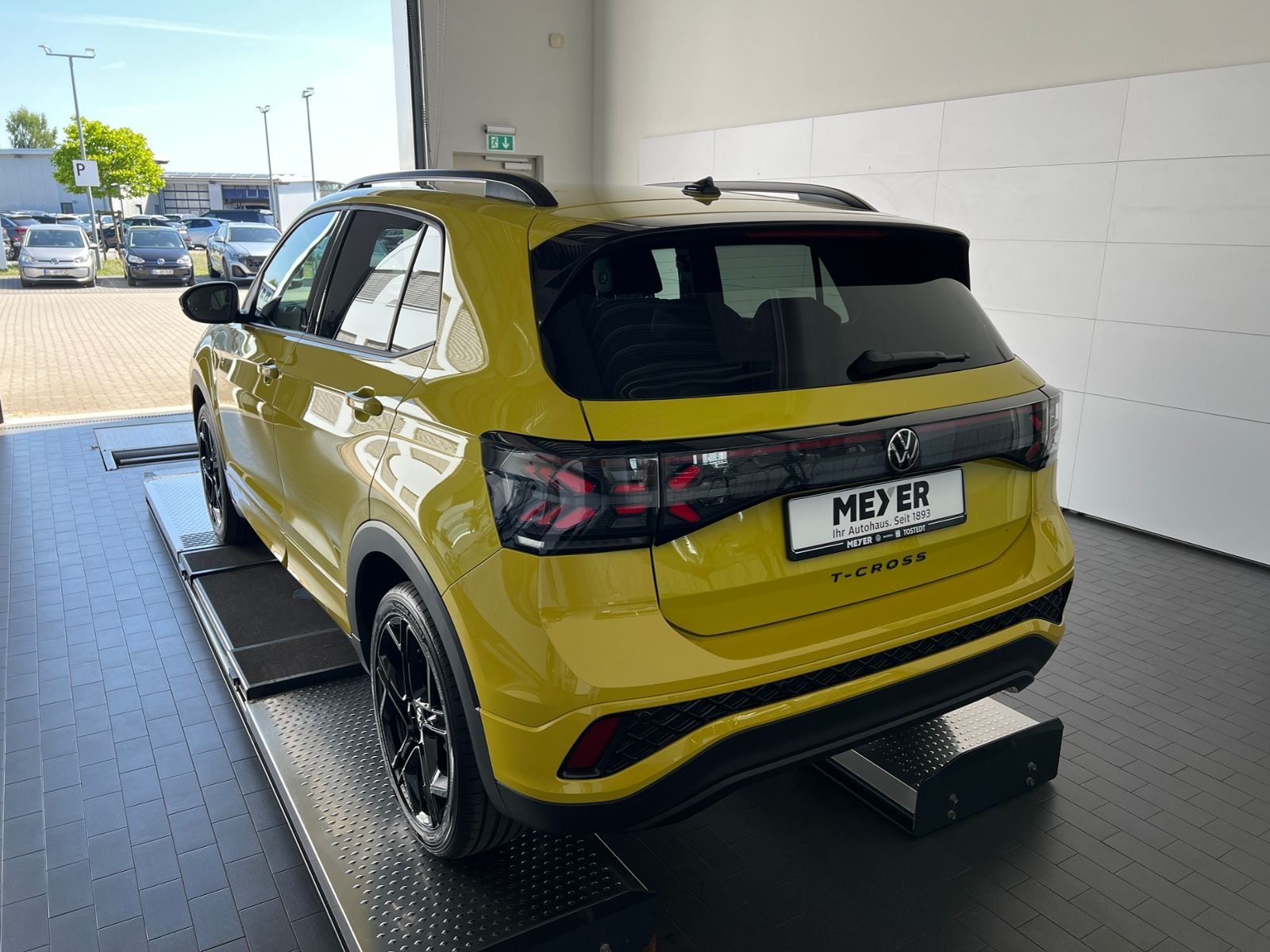 Fahrzeugabbildung Volkswagen T-Cross R-Line 1.5 TSI DSG *AHK,BlackStyle,Navi,
