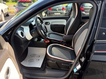 Fahrzeugabbildung Renault Twingo Vibes Electric Navi DAB Faltdach SHZ uvm.