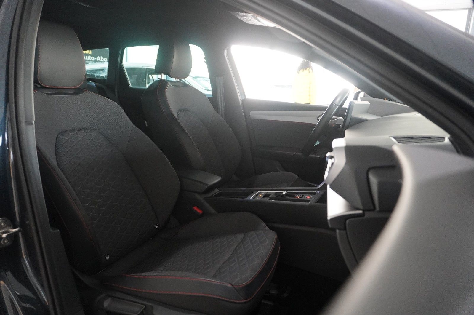 Fahrzeugabbildung SEAT Leon ST 1.5 TSI FR SPORT DSG NAVI/LED/VIRT./DAB+