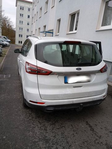 Ford  S-max Titanium