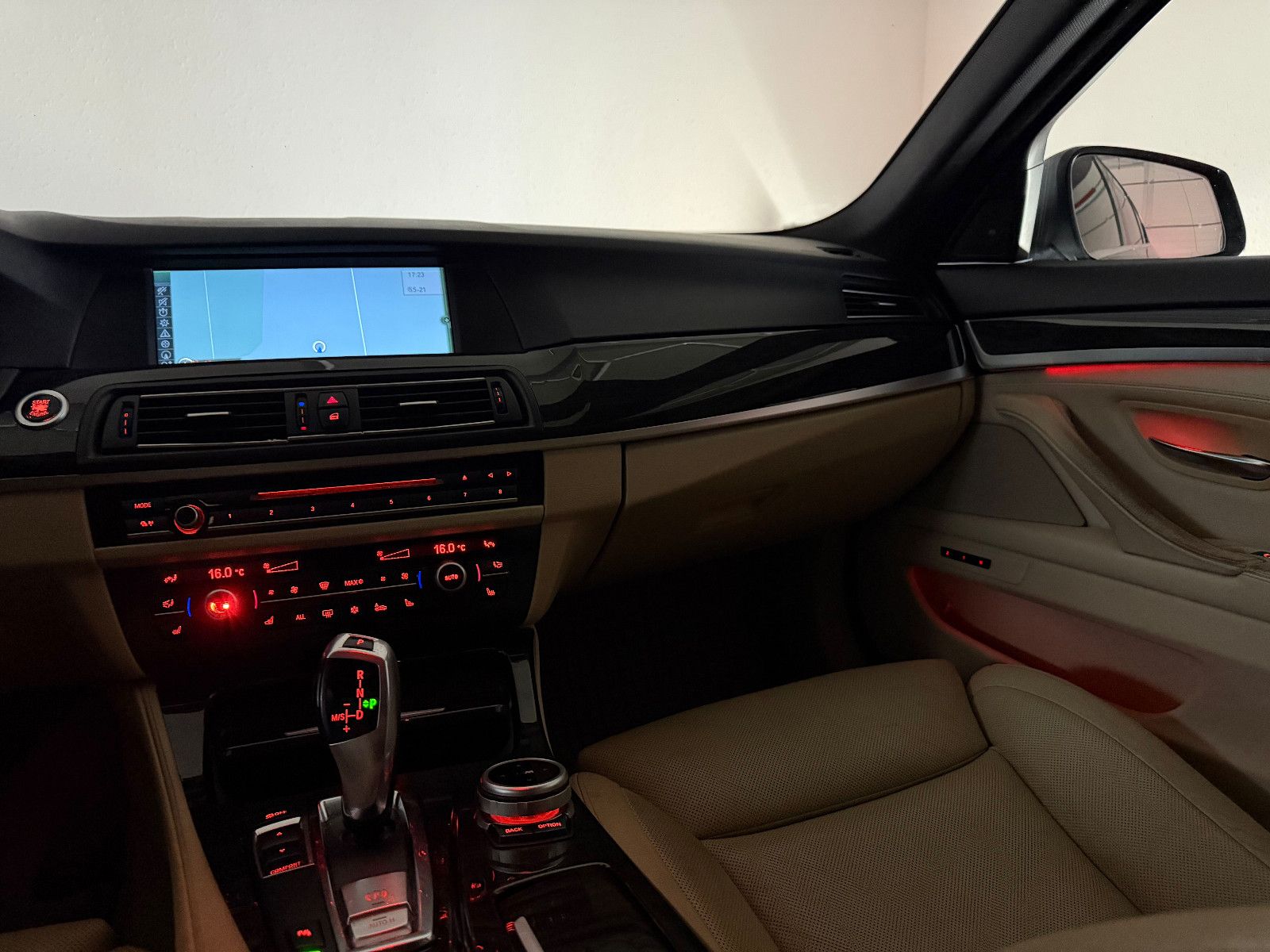 Fahrzeugabbildung BMW 530d Lim. Aut./eGSD/MEMORY/NAVI Prof/HuD/SZBLFT