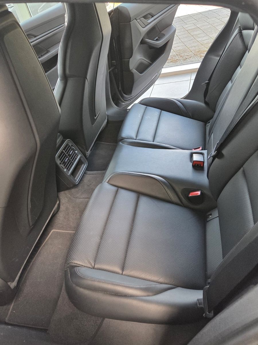 Fahrzeugabbildung Porsche Taycan 4 S/erst 48000km
