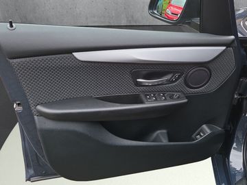 Fahrzeugabbildung BMW 216i Active Tourer Advantage Klima Einparkhilfe