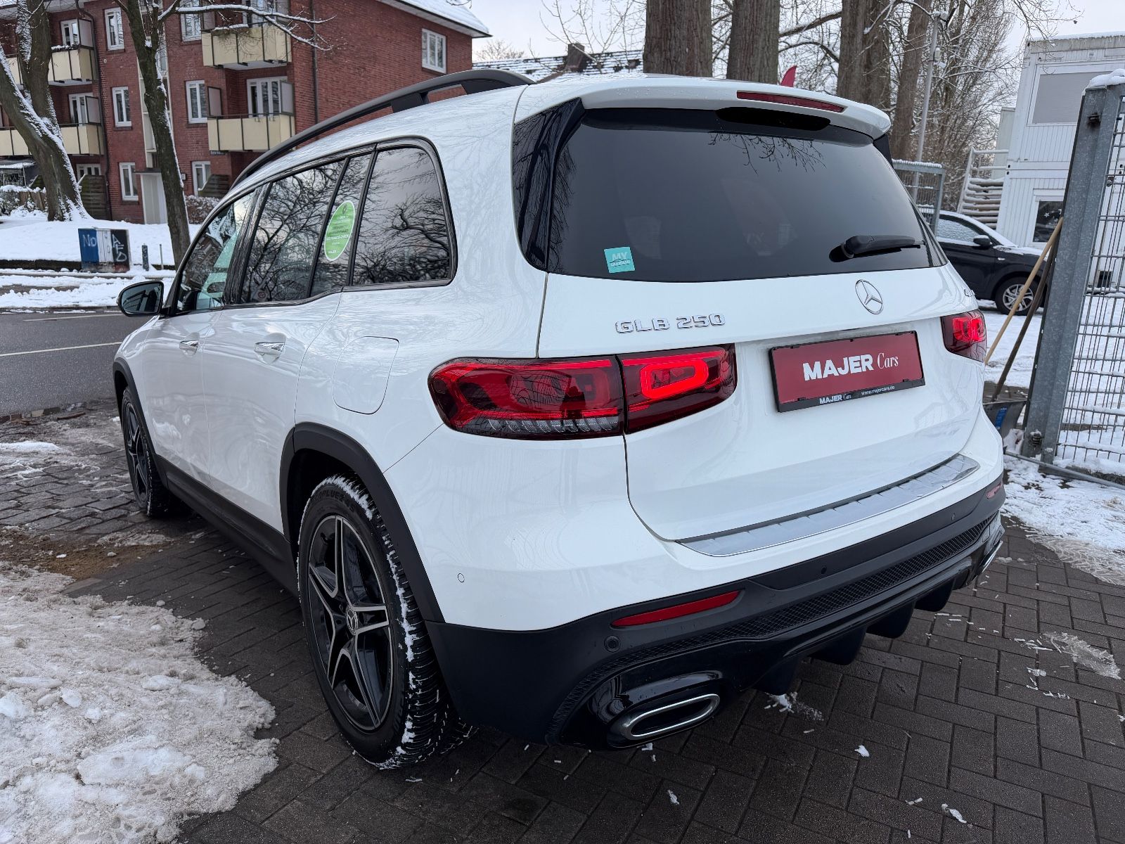 Fahrzeugabbildung Mercedes-Benz GLB 250 AMG 4Matic*PANO*MEMO*MULTIBEAM*360°KAM