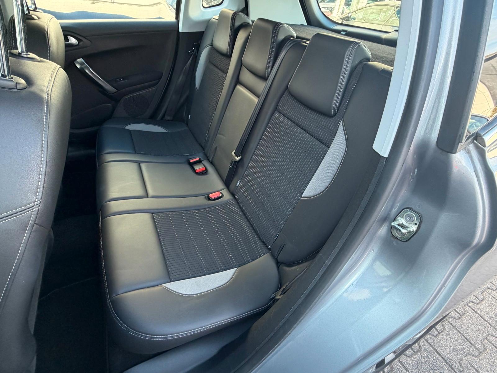 Peugeot 2008 Allure TEILLEDER/KLIMA/NAVI/AHK/PDC