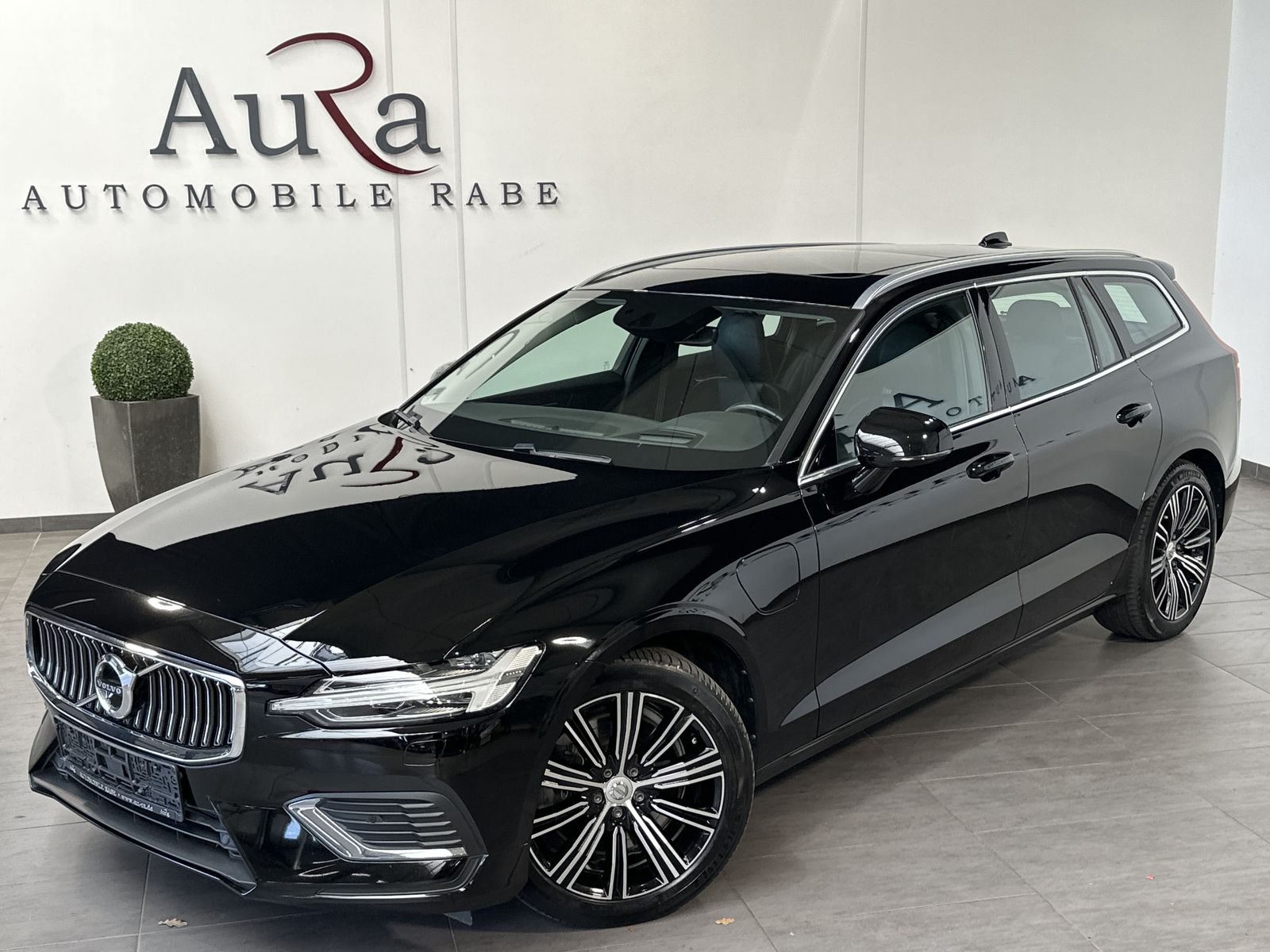 Fahrzeugabbildung Volvo V60 T6 AWD Recharge Inscription NAV+LED+H&K+PANO