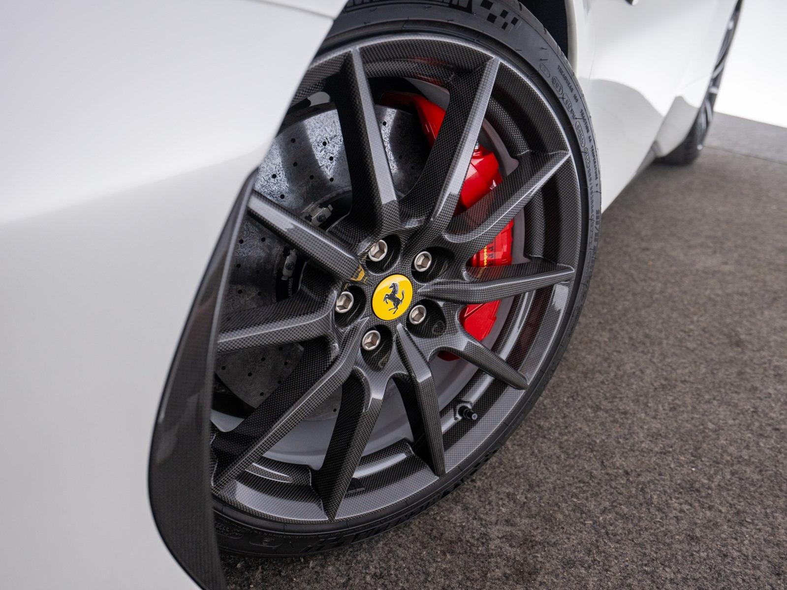 Ferrari SF90 Stradale ASSETTO FIORANO