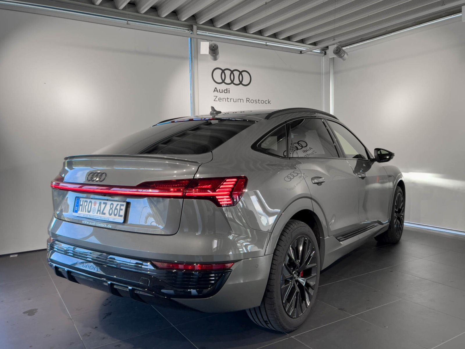 Audi Q8 Sportback 55 e-tron Quattro S-Line+Navi+Matri foto 4
