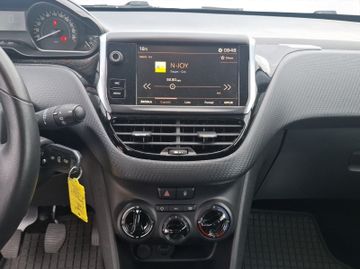 Peugeot 2008 Active 1.2 PureTech 110 Kam.+Pano+SHZ+PDC