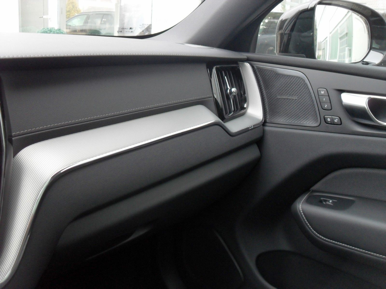 Fahrzeugabbildung Volvo XC 60 B5 Ultra Black Edition AWD |