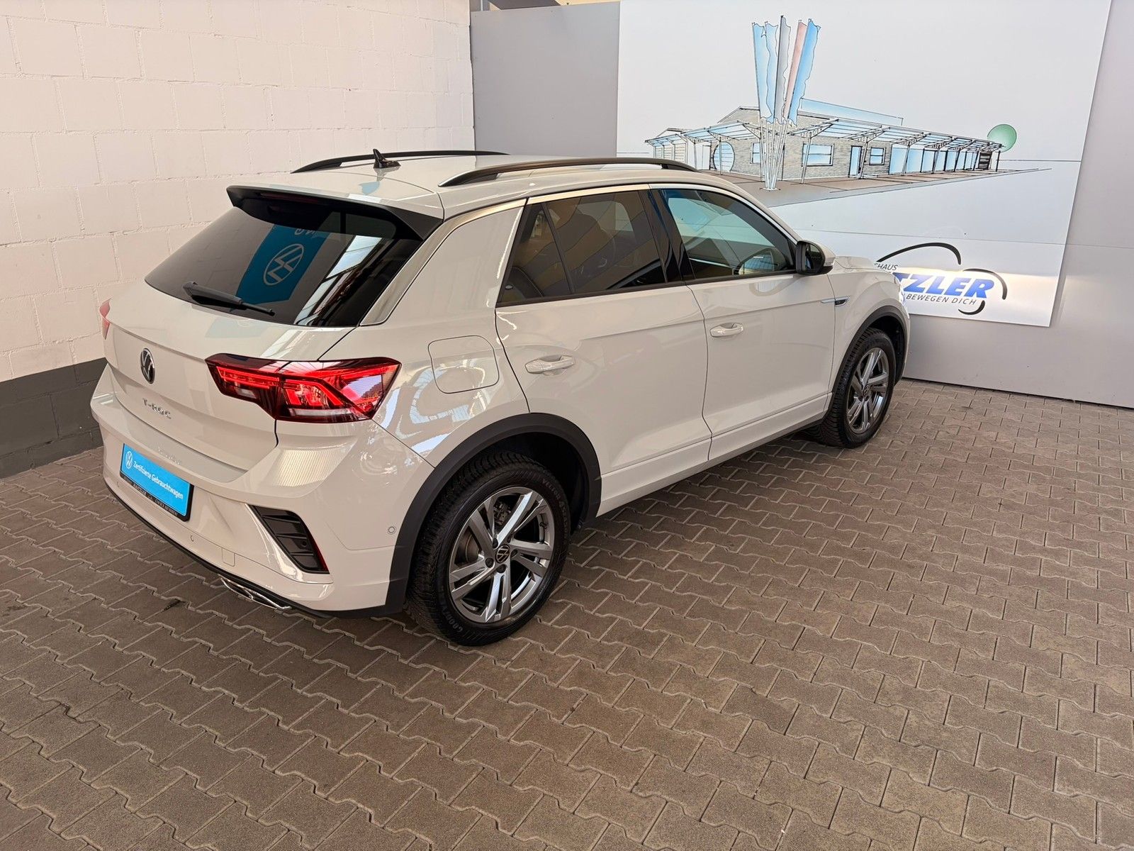 Fahrzeugabbildung Volkswagen T-Roc R-Line 1,5 TSI DSG +ACC +LED +AHK +ParkAss