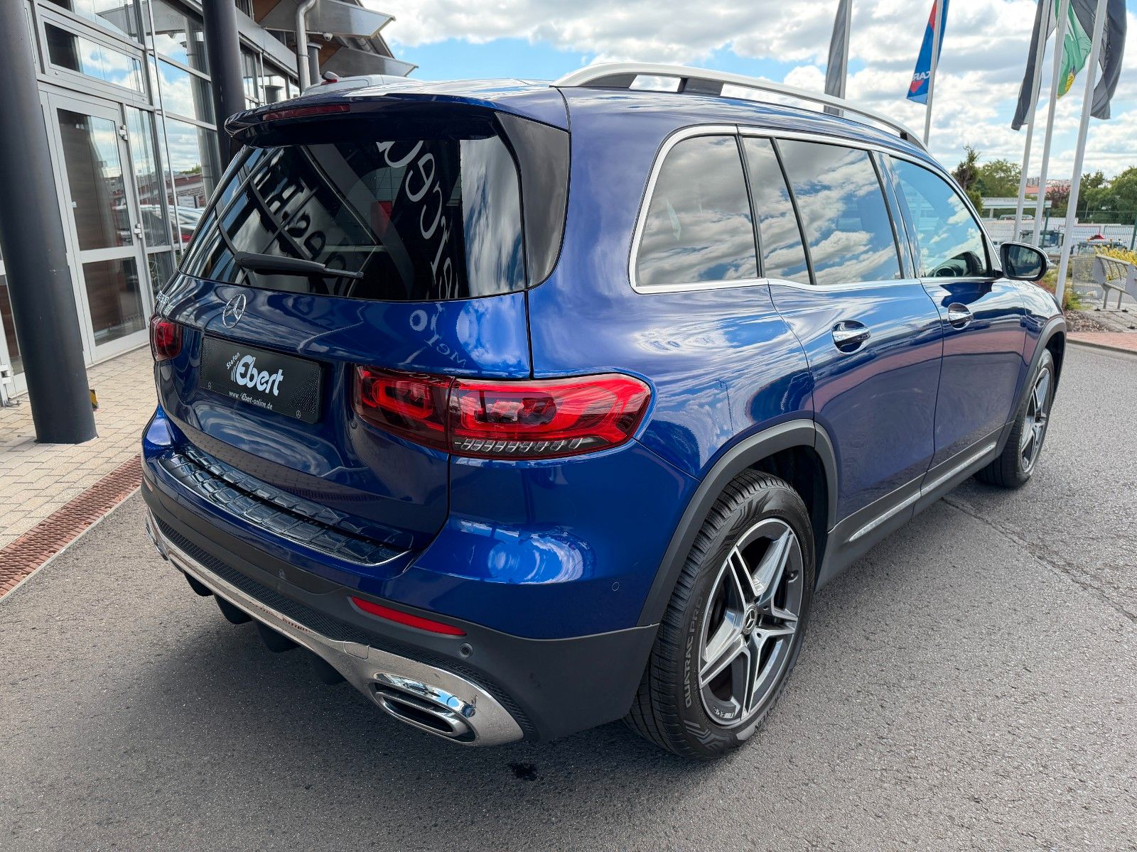 Fahrzeugabbildung Mercedes-Benz GLB 200 AMG MBUX+AMBIENTE+R-Kamera+Carbon+ALARM