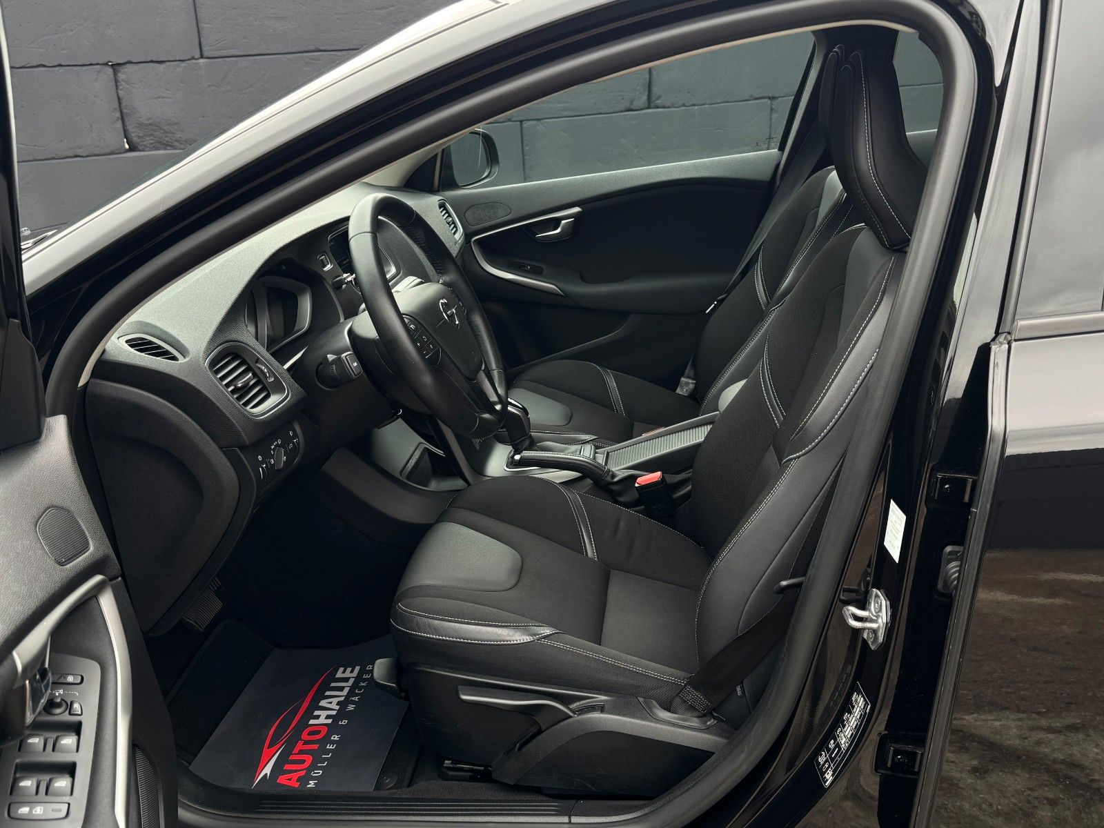 Fahrzeugabbildung Volvo V40 1.5 112kw/152ps Autom. Kam Temp Navi Sensus