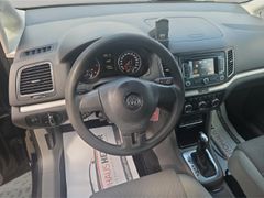 VW Sharan 2.0 TDI Comfort. Navi 3-Zonen-Klimaautom.