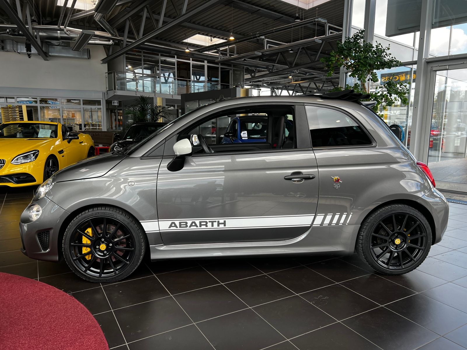 Fahrzeugabbildung Abarth 595C esseesse AKRAPOVIC XENON NAVI ALU