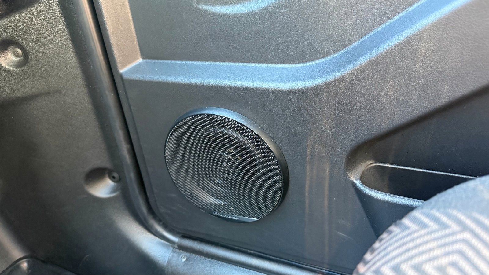 Fahrzeugabbildung Lada URBAN /KLIMA, STANDHEIZ. el. FH, AHK, GARANTIE