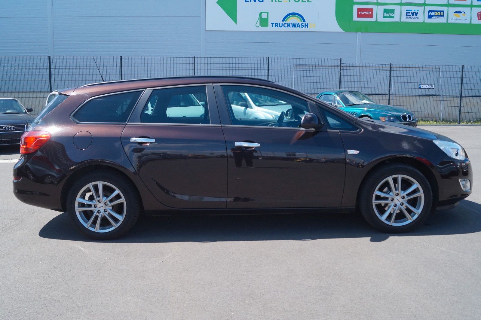 Fahrzeugabbildung Opel Astra J Sports Tourer Design Edition *1. Hand