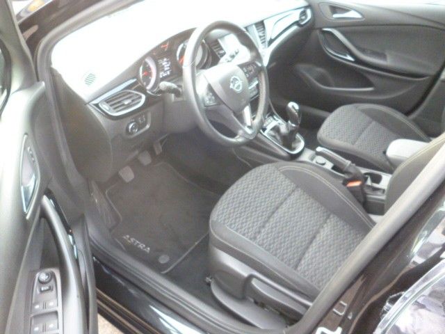 Astra K Lim. 5-trg. Dynamic
