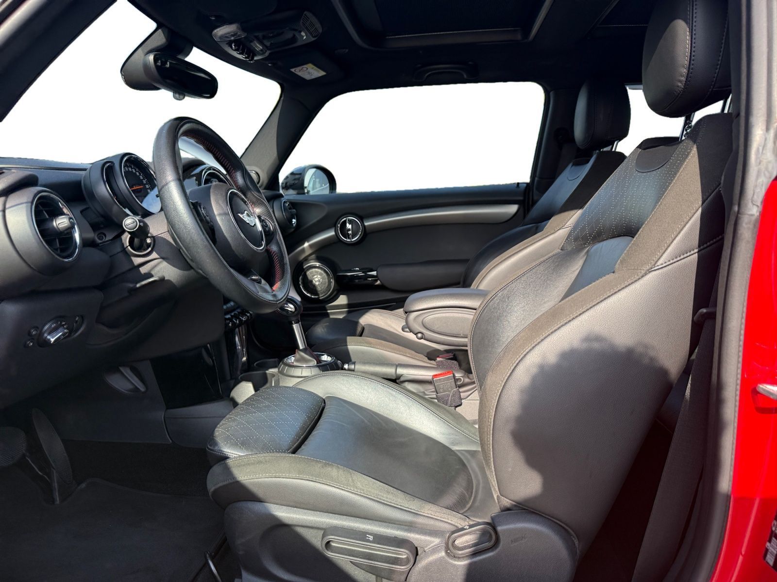 Fahrzeugabbildung MINI Cooper SD Mini Cooper SD *HEAD-UP*HARMAN*RFK