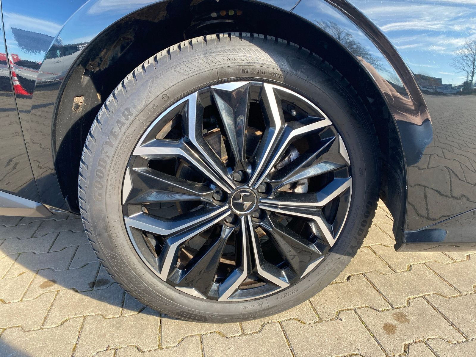 Fahrzeugabbildung DS Automobiles DS4 Benzin Automatik 130 ETOILE *LEDER*MatrixLED