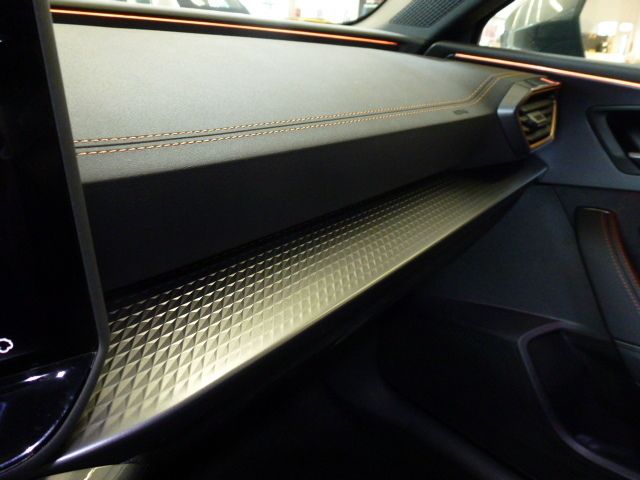 Fahrzeugabbildung CUPRA Leon Sportstourer VZ 1.5 e-Hybrid DSG