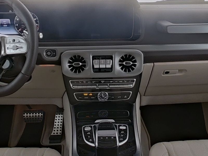 Fahrzeugabbildung Mercedes-Benz G63AMG 4x4² Dachträger Holzboden NightI+II MAGNO