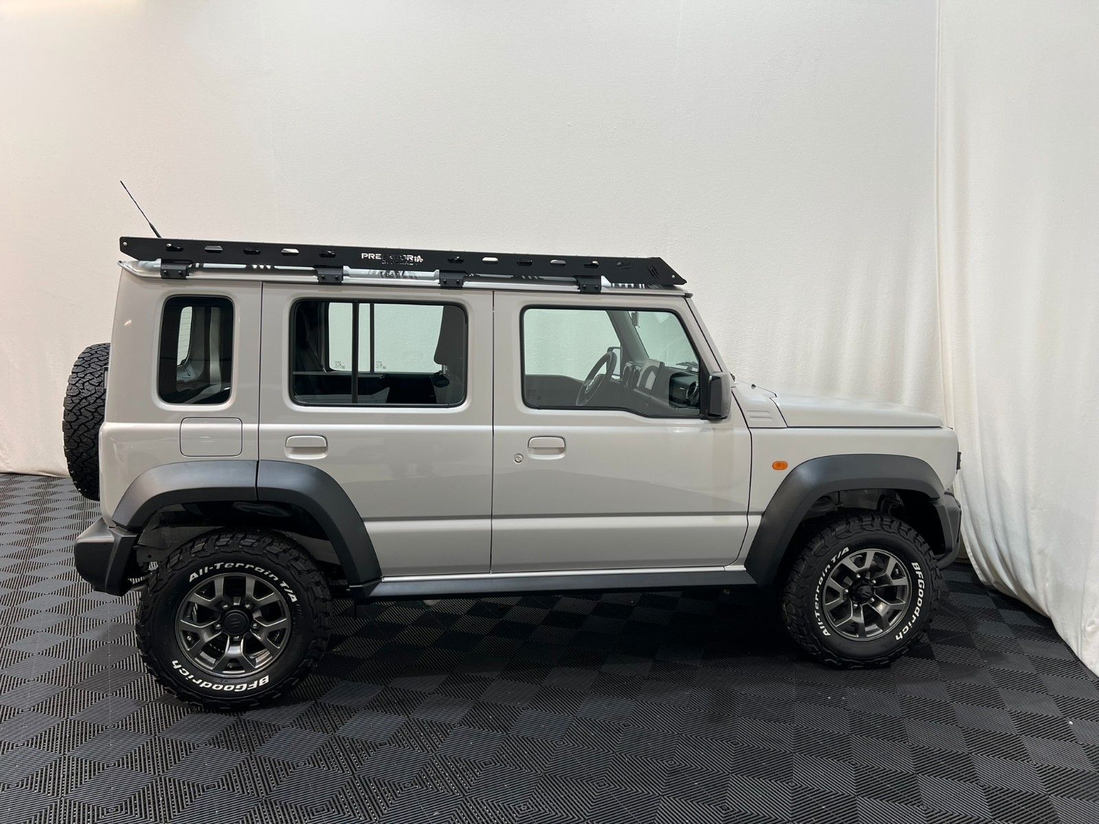 Fahrzeugabbildung Suzuki RTR Jimmy - 4/5 Türer / Offroad Edition