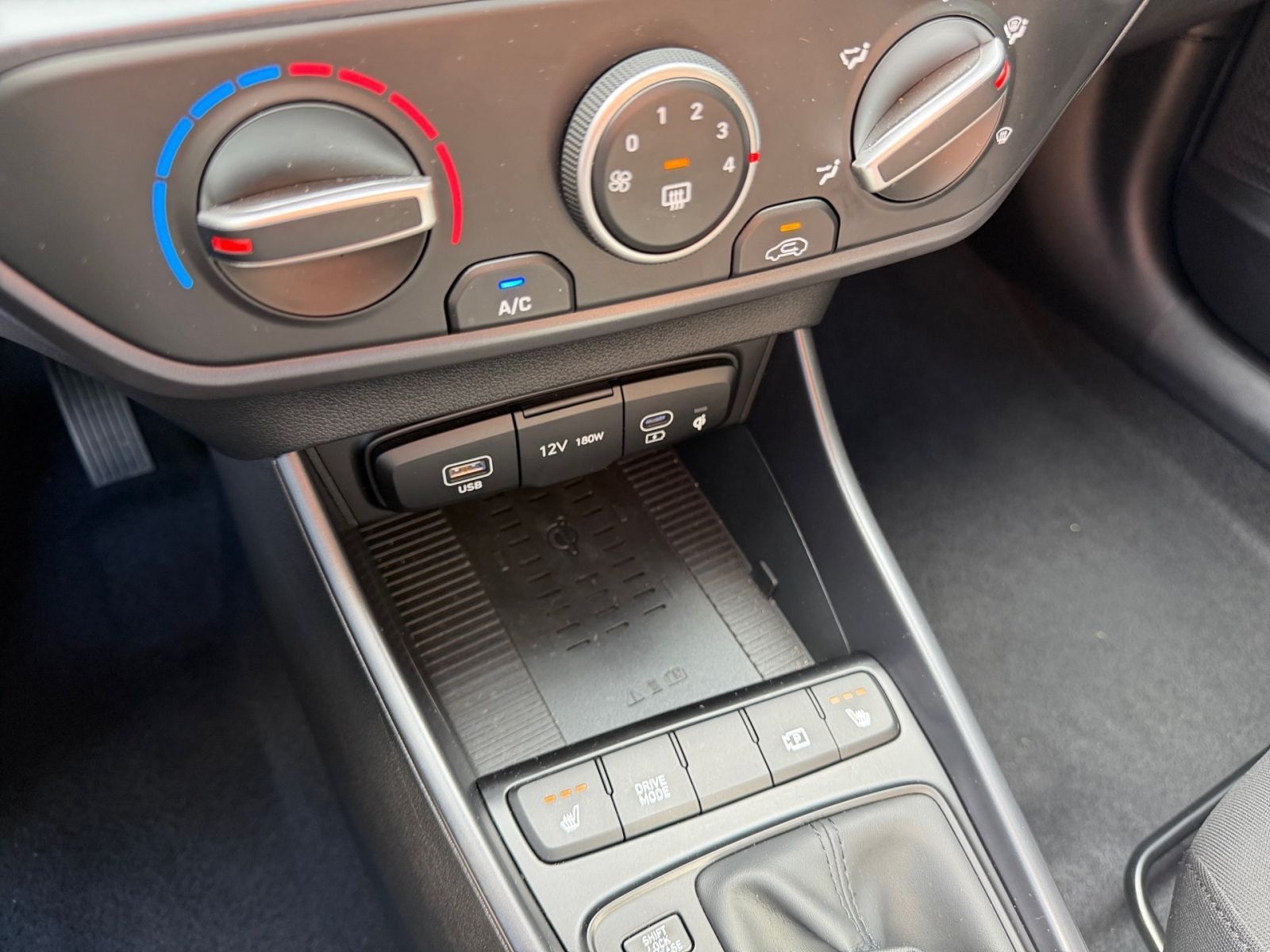 Fahrzeugabbildung Hyundai i20 1.0 T-GDI 7-DCT Trend Navi Allwetter