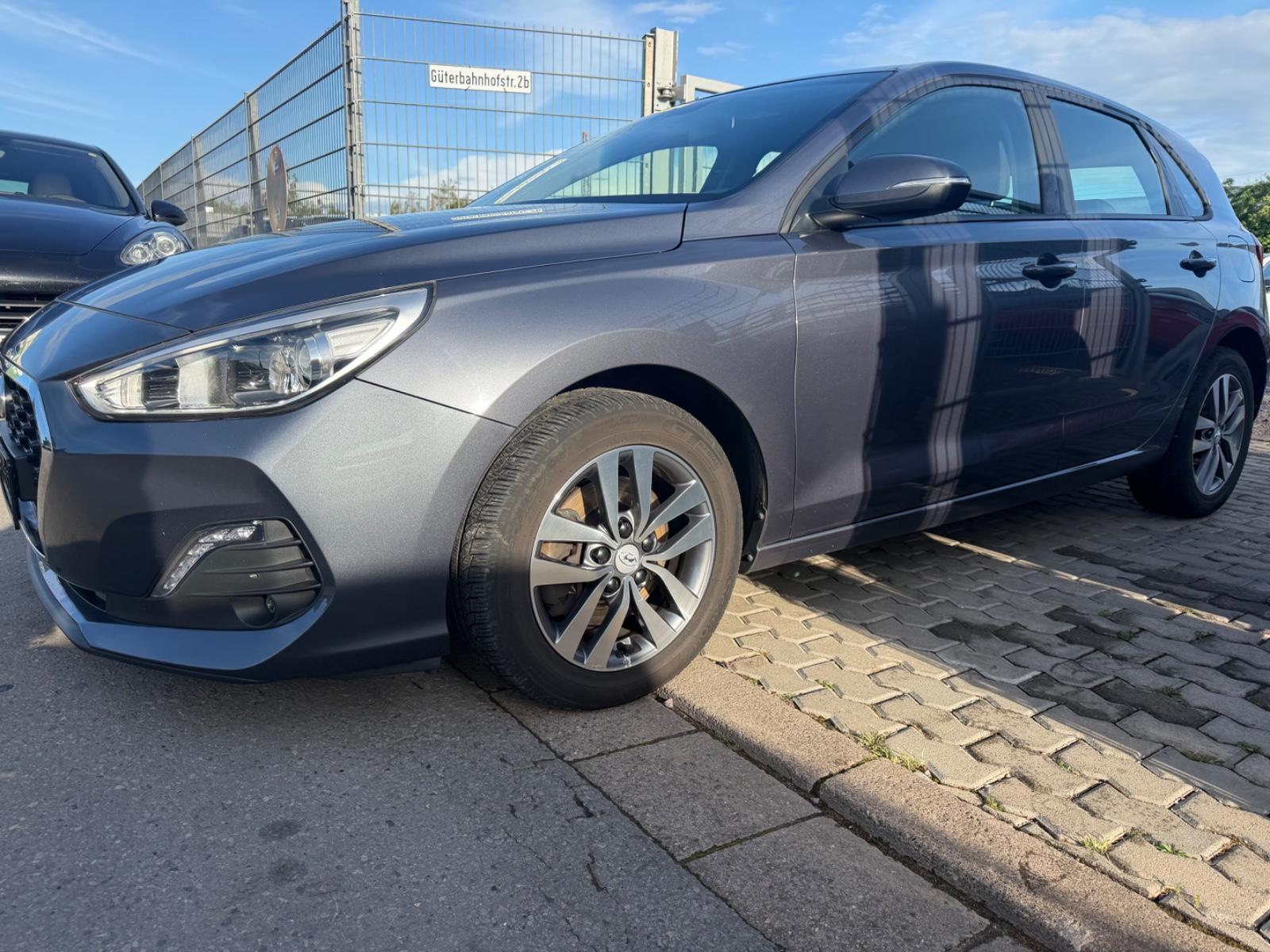 Hyundai i30 Trend* Navigation*SH* TOP*FESTPREIS*