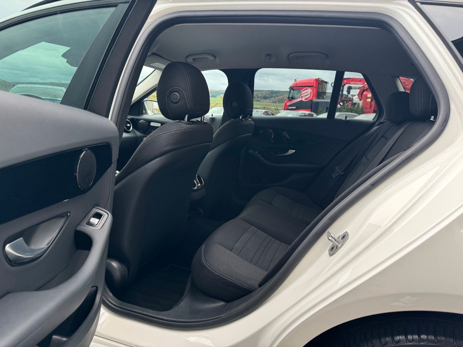 Fahrzeugabbildung Mercedes-Benz C 180d T LED+RKamera+SHZ+DAB