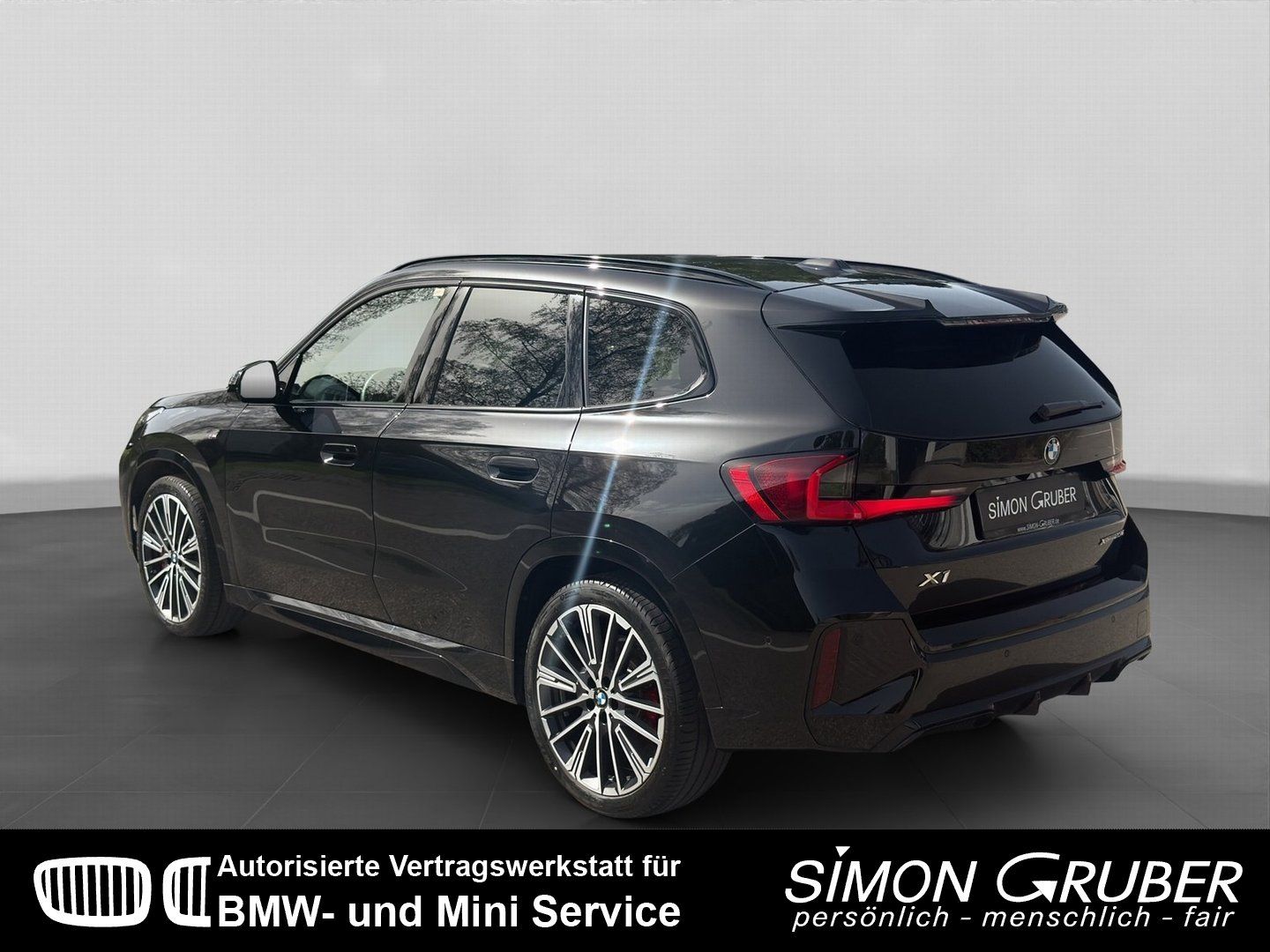 Fahrzeugabbildung BMW X1 xDrive23i M Sport Pro Pano HUD H&K Leder AHK