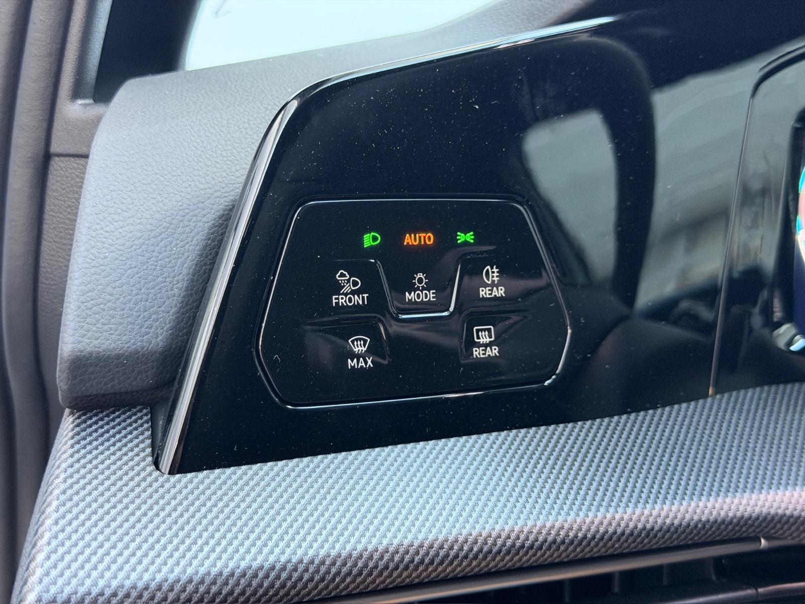Volkswagen Golf VIII Variant 1.5 R-Line#Matrix#AHK#Navi#ACC