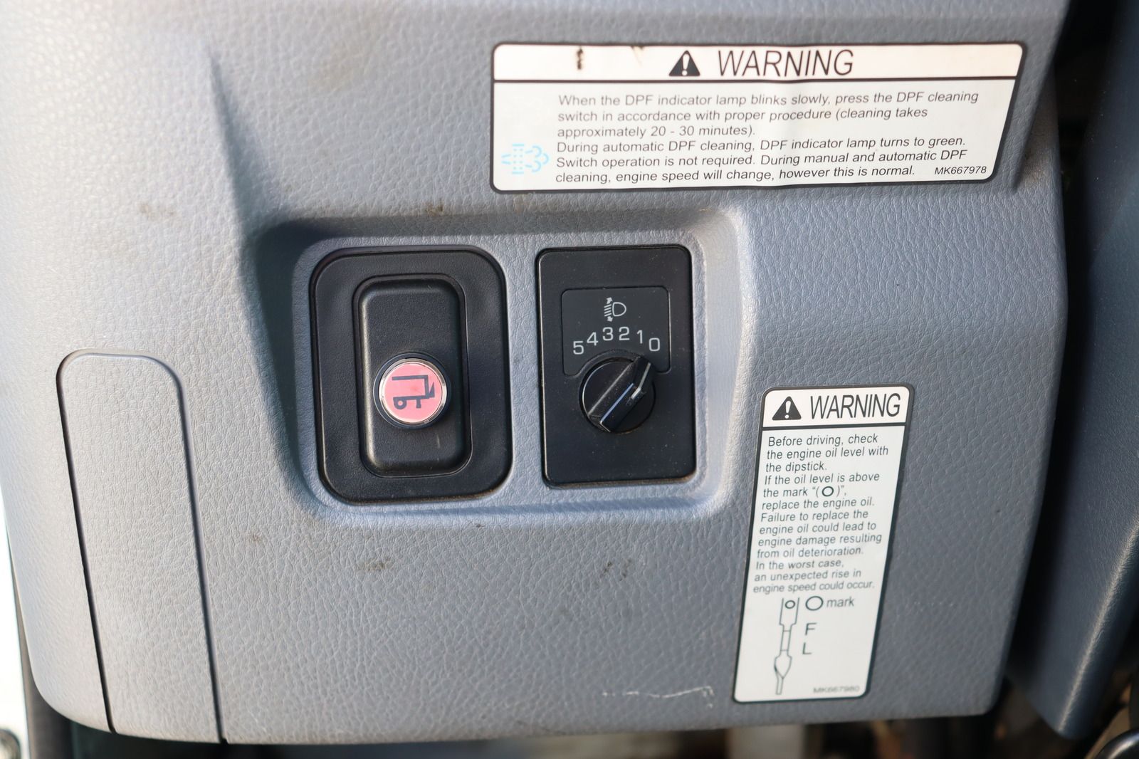 Fahrzeugabbildung Mitsubishi Fuso Canter Duohic 7L15 Plane Ladebordwand