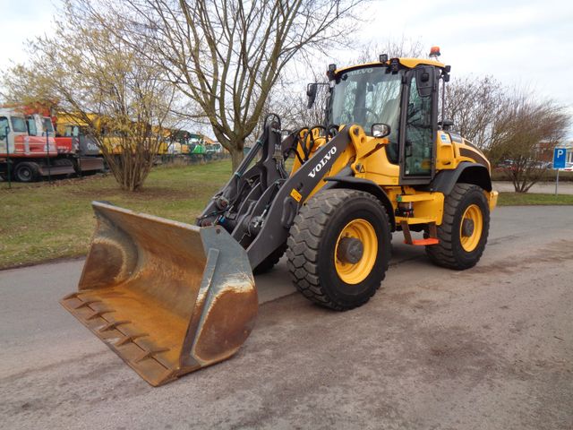 Volvo L 50 H mit Schnellwechsler