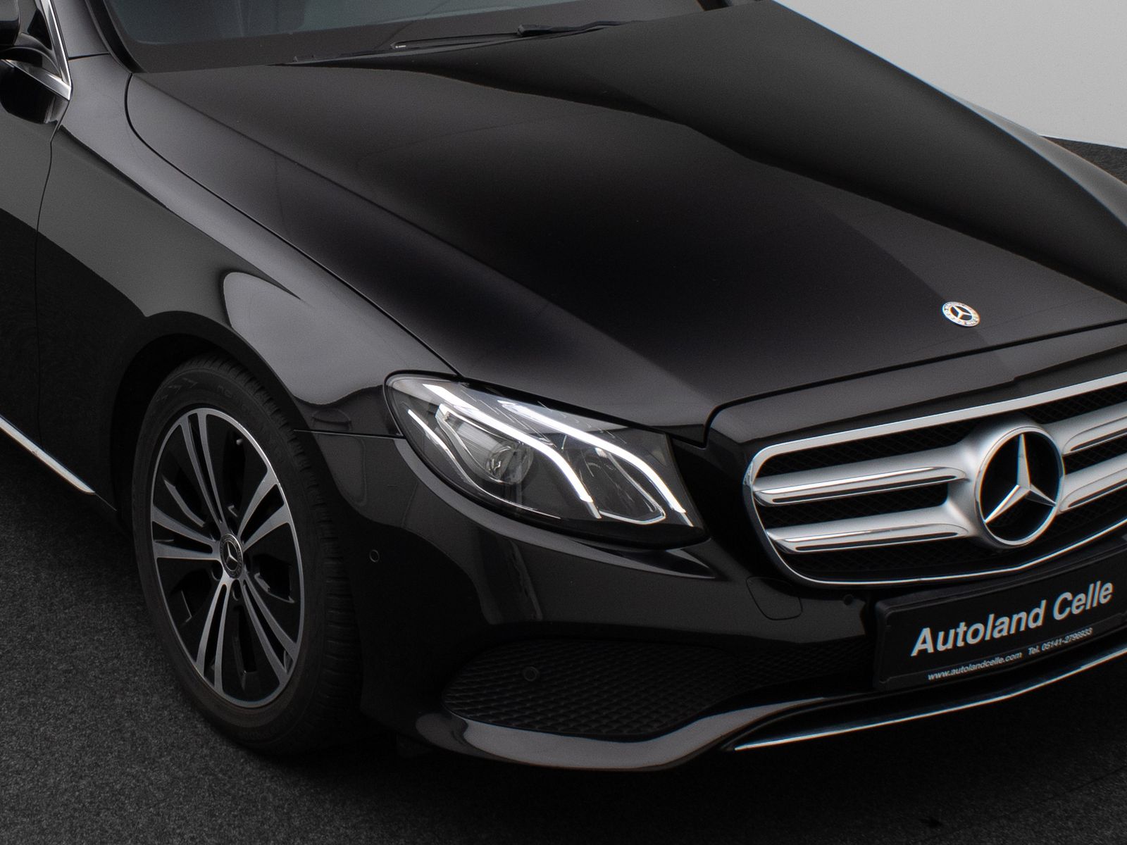 Fahrzeugabbildung Mercedes-Benz E 220d T-Modell Avantgarde Kamera AHK Tempomat