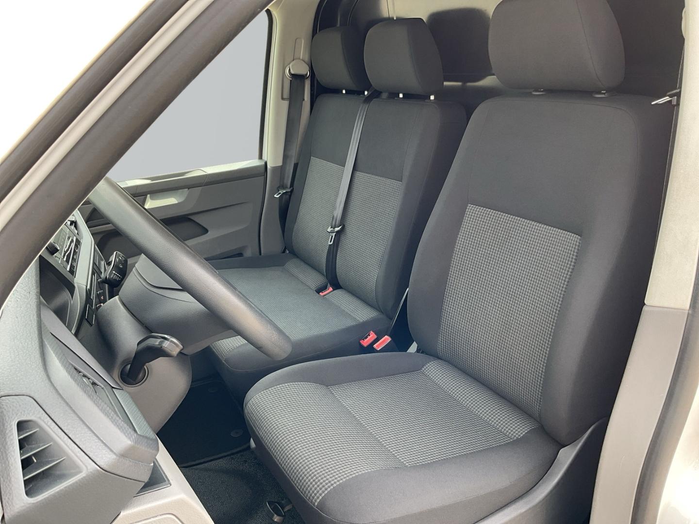 Volkswagen T6.1 Kasten 2,0 TDi 3-Sitzer AHK Klima Holzboden